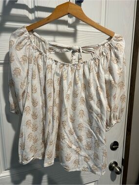 Women’s Off-Shoulder Leaf Print Top in Cream